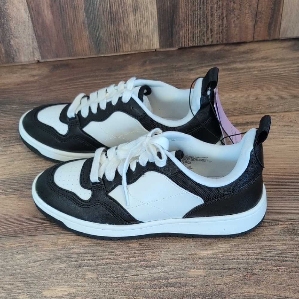 Wild Fable Memory Foam Stylish Black/White Athletic Sneakers           0407